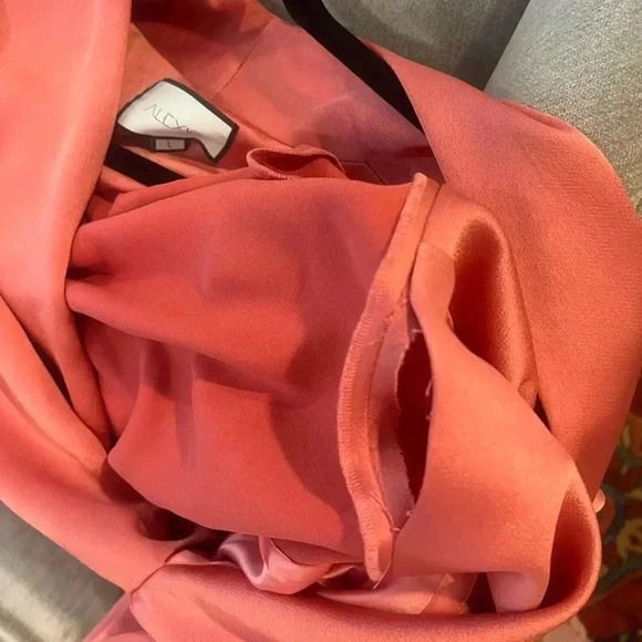 Alexis Raine Jumpsuit ​/​ Mono largo satinado color Salmón Large - Picture 8 of 10